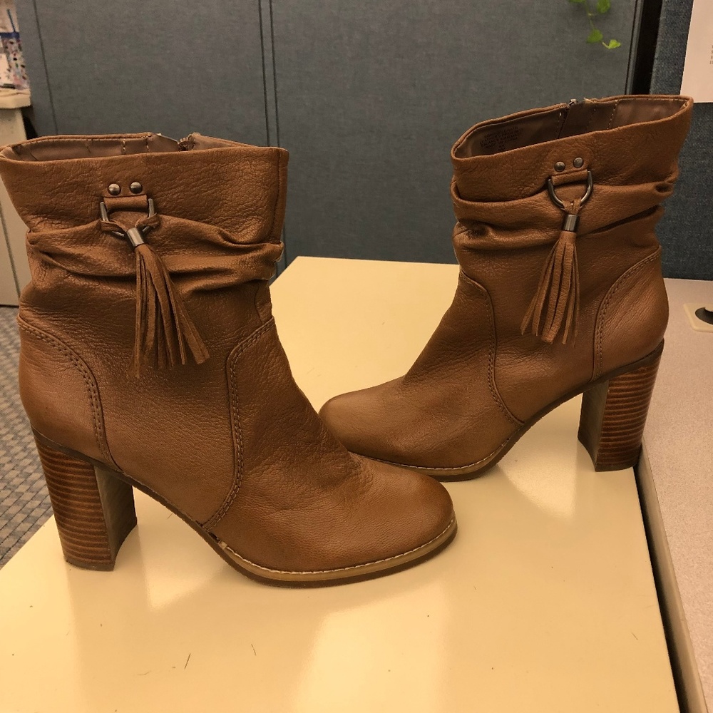 LEATHER BANDOLINO BOOTIES